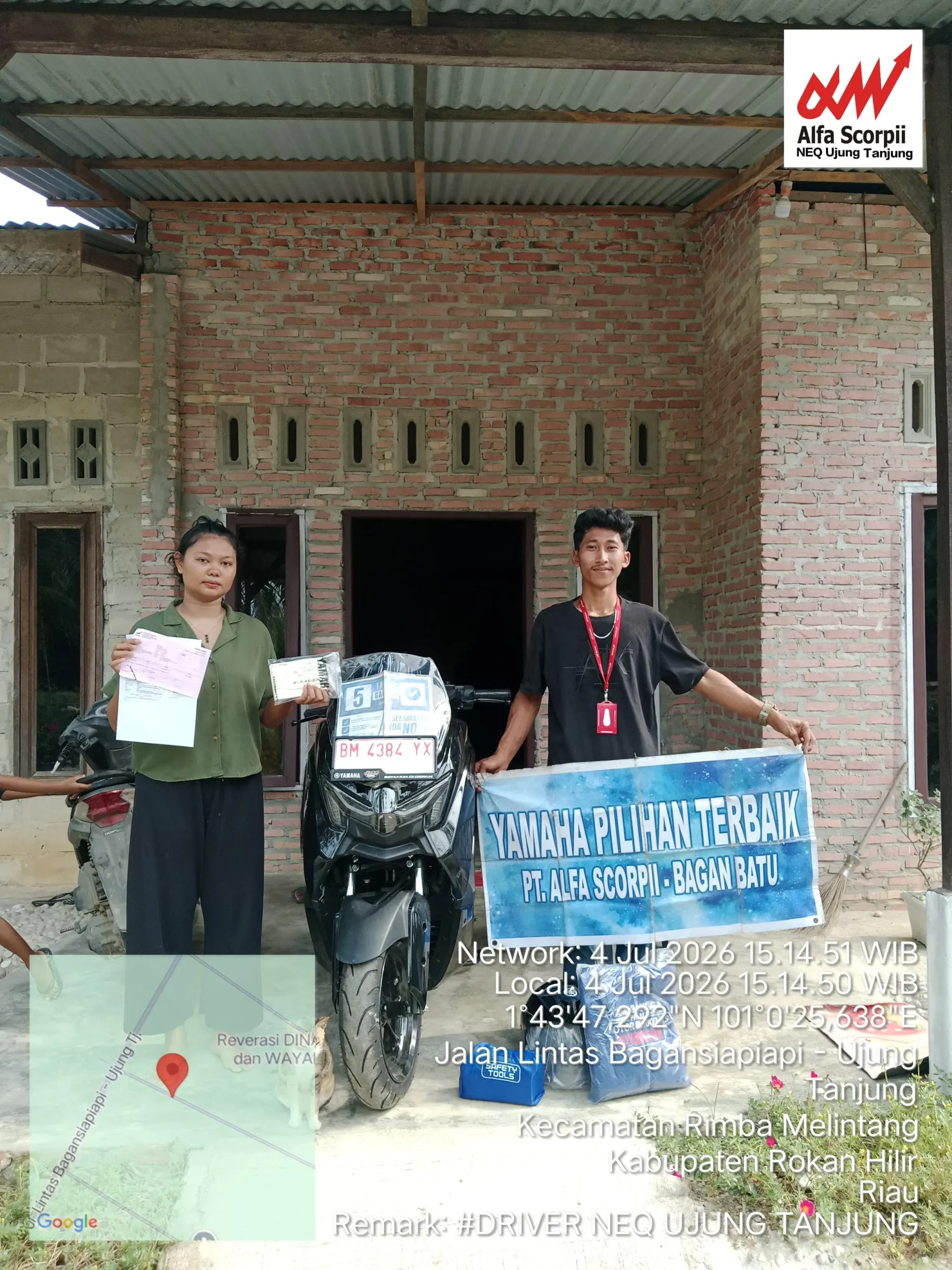 Pelayanan penyerahan motor kepada pelanggan di Alfa Scorpii Riau Rokan Hilir. Referensi bagi calon pembeli yang mencari Dealer Yamaha Rokan Hilir terpercaya.