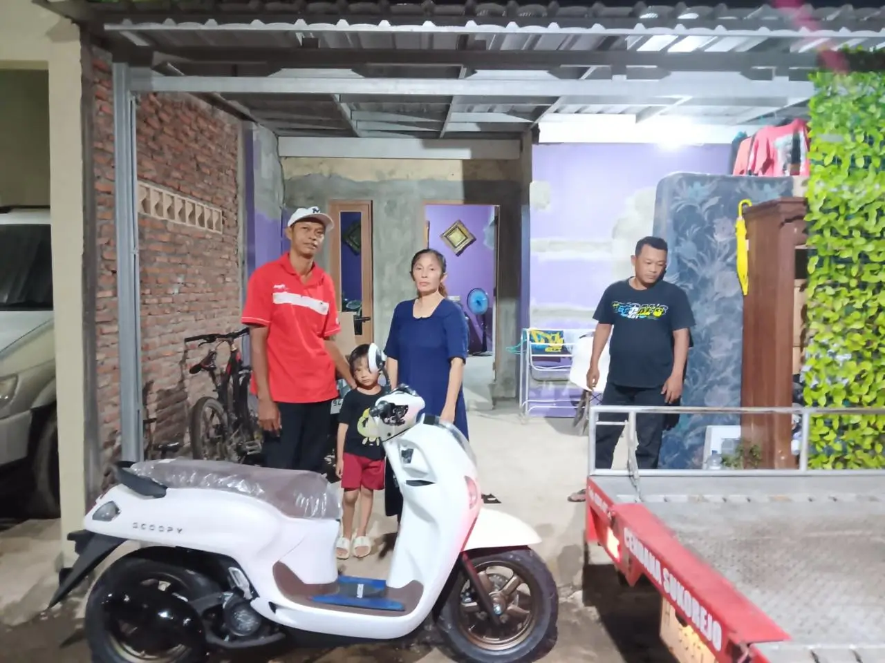 Sales Dealer Honda Kendal siap membantu informasi brosur Motor Honda Kendal, harga terbaru, promo, simulasi kredit, serta konsultasi pembelian motor Honda.