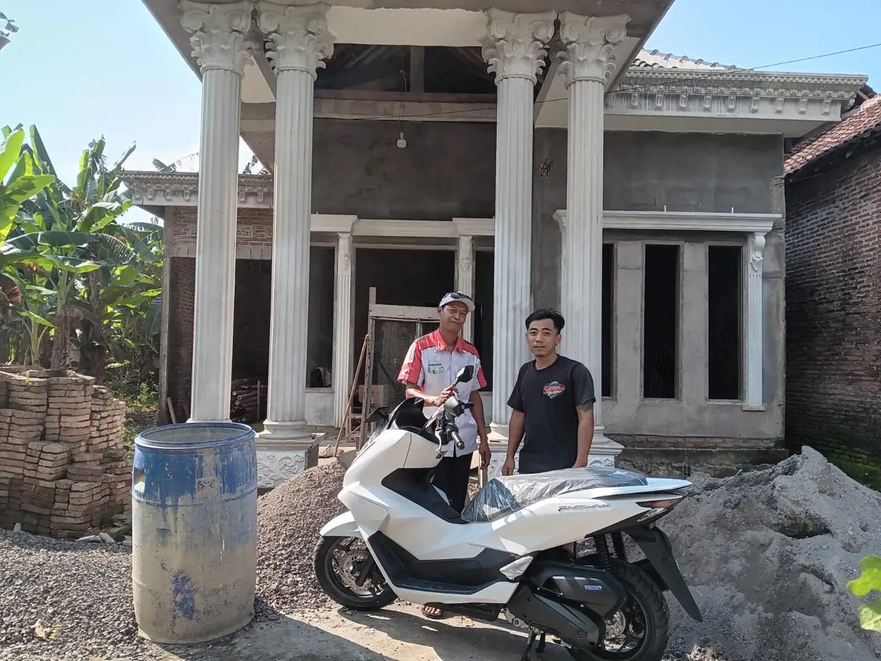 Dokumentasi pelayanan di Dealer Cendana Gondang Kendal. Hubungi sales untuk mendapatkan harga Motor Honda Kendal, brosur motor Honda, simulasi kredit, dan promo terbaru.