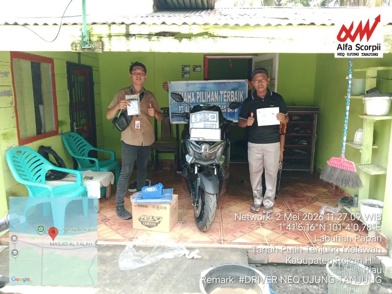 Dokumentasi serah terima motor Yamaha kepada pelanggan di Dealer Motor Yamaha Rokan Hilir. Referensi ulasan dealer dengan informasi harga, promo, brosur, dan kredit motor Yamaha terbaru.