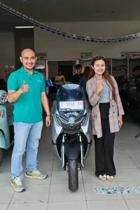 Foto Sales Dealer Motor Yamaha Tasikmalaya yang siap membantu pembelian motor Yamaha. Hubungi untuk informasi harga Motor Yamaha Tasikmalaya, promo terbaru, brosur, dan kredit motor Yamaha Tasikmalaya.